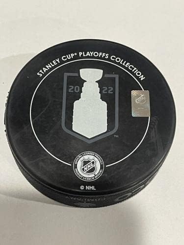 Jack Johnson, 2022 Stanley Kupası Şampiyonlarını İmzaladı Colorado AVS Çığ Hokeyi Diski d İmzalı NHL Diskleri