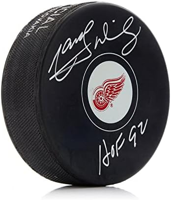 Marcel Dionne, Not İmzalı NHL Diskleriyle Detriot Red Wings Hokey Diskini İmzaladı